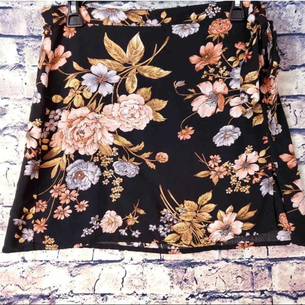 American Eagle AE Women's Black Brown Beige Floral Bow Tie Wrap Skirt Size M